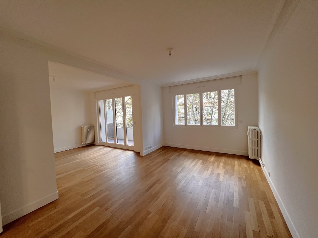 APPARTEMENT T4 A LOUER - LYON 7EME ARRONDISSEMENT - 108.28 m2 - 1565 € charges comprises par mois
