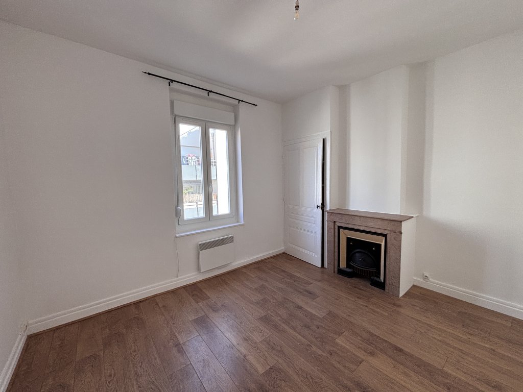 STUDIO A LOUER - VILLEURBANNE - 32 m2 - 639€ charges comprises par mois