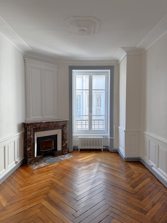 APPARTEMENT T3 A LOUER - LYON 2EME ARRONDISSEMENT - 91.65 m2 - 1357€ charges comprises par mois