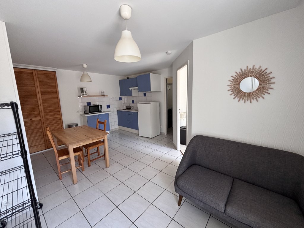 APPARTEMENT T2 A LOUER - CHARBONNIERES LES BAINS - 30 m2 - 636€ charges comprises par mois