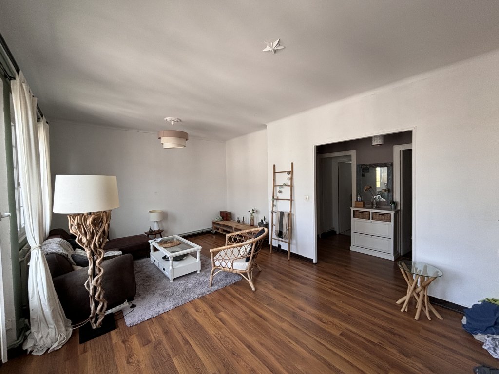 APPARTEMENT T3 A LOUER - CHAMPAGNE AU MONT D OR - 57.85 m2 - 880€ charges comprises par mois