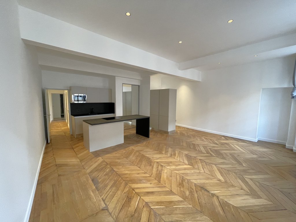 APPARTEMENT T4 A LOUER - LYON 2EME ARRONDISSEMENT - 95.04 m2 - 1845€ charges comprises par mois