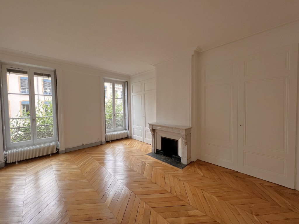 APPARTEMENT T3 A LOUER - LYON 2EME ARRONDISSEMENT - 76.6 m2 - 1370€ charges comprises par mois