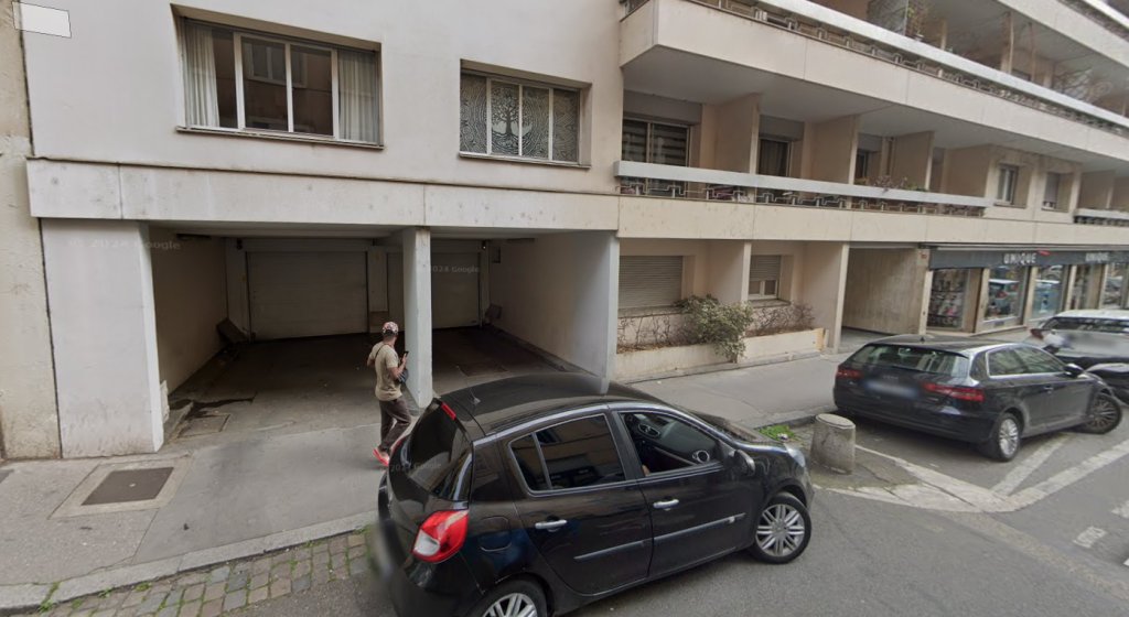 GARAGE A LOUER - LYON 7EME ARRONDISSEMENT - 1 m2 - 145€ charges comprises par mois