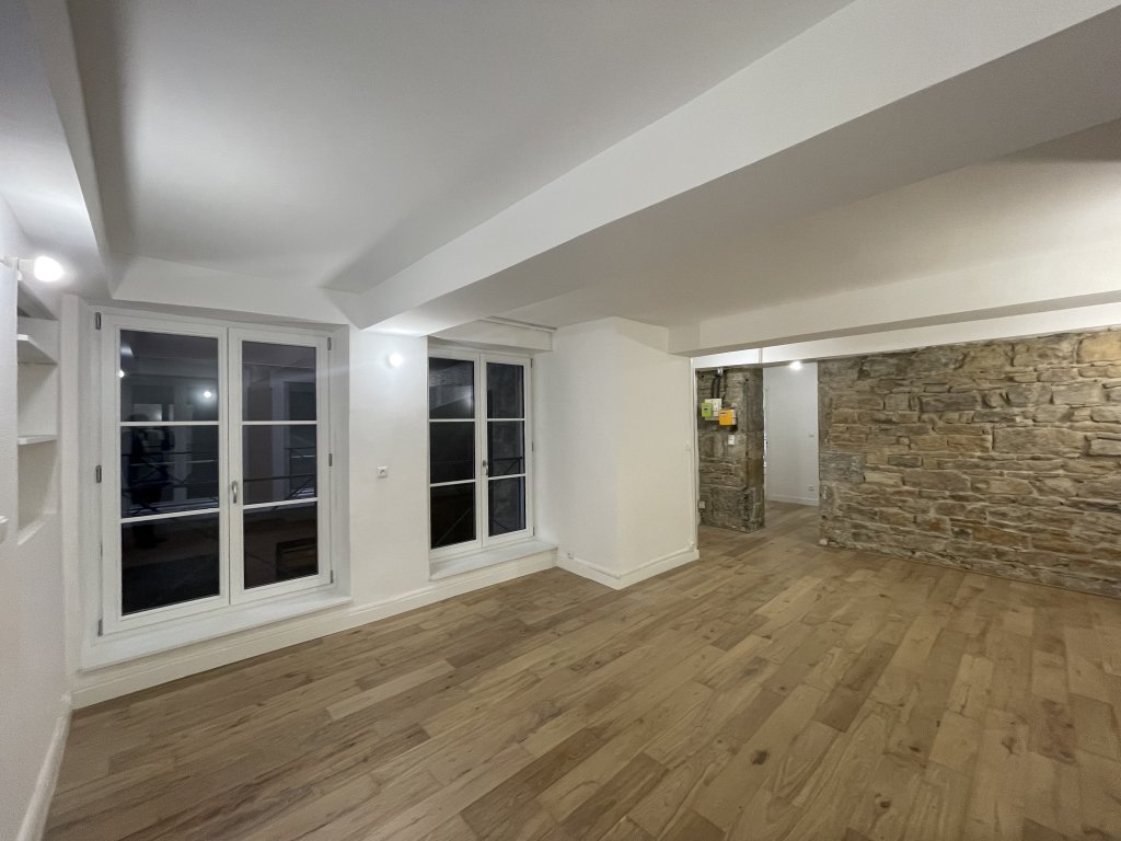 APPARTEMENT T3 A LOUER - LYON 1ER ARRONDISSEMENT - 67.12 m2 - 1085€ charges comprises par mois