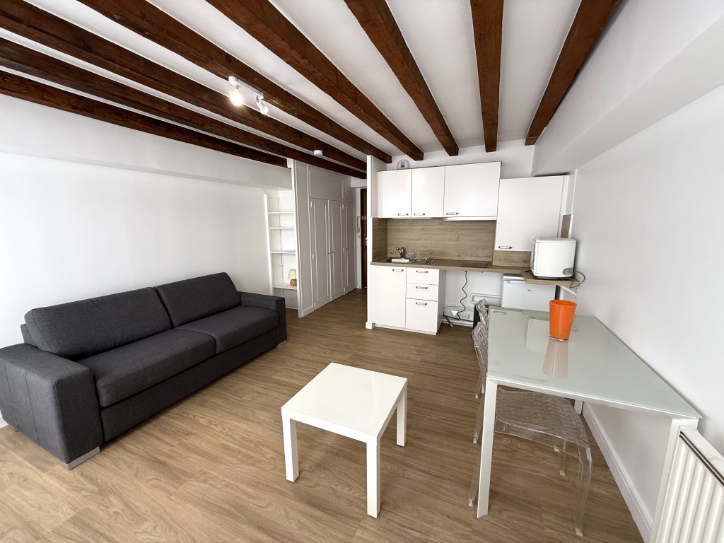 APPARTEMENT T1 A LOUER - LYON 1ER ARRONDISSEMENT - 23.09 m2 - 640€ charges comprises par mois