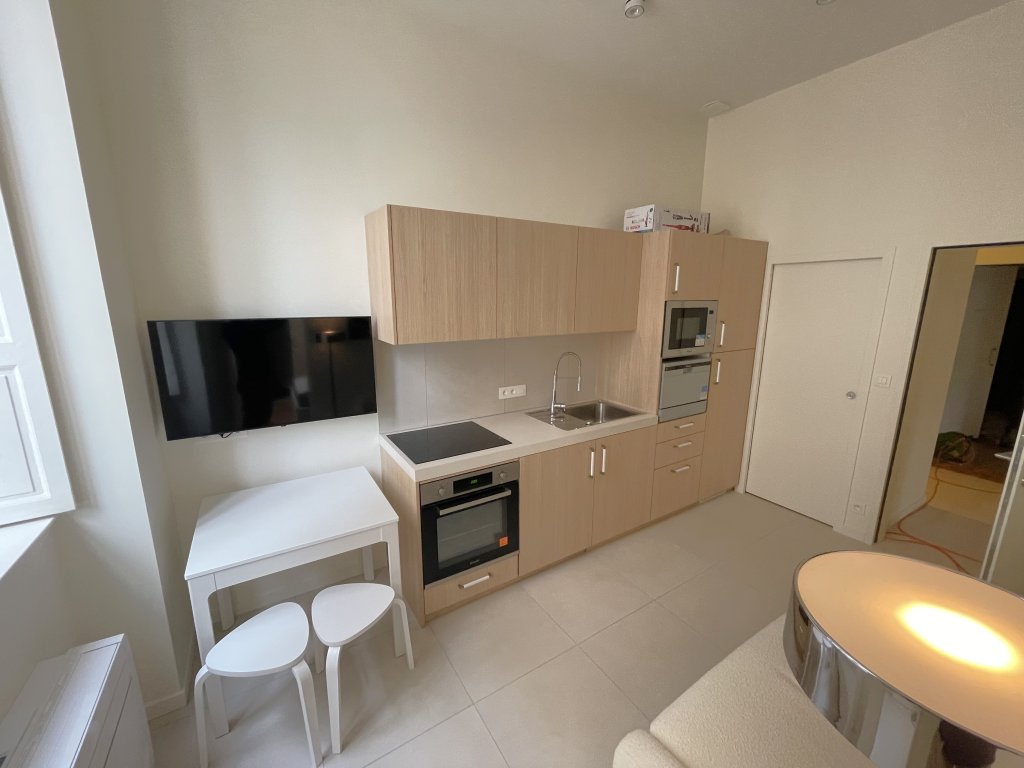 APPARTEMENT T2 A LOUER - LYON 2EME ARRONDISSEMENT - 21.02 m2 - 665 € charges comprises par mois