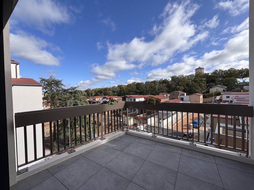 APPARTEMENT T3 A LOUER - DECINES CHARPIEU - 65.88 m2 - 920 € charges comprises par mois