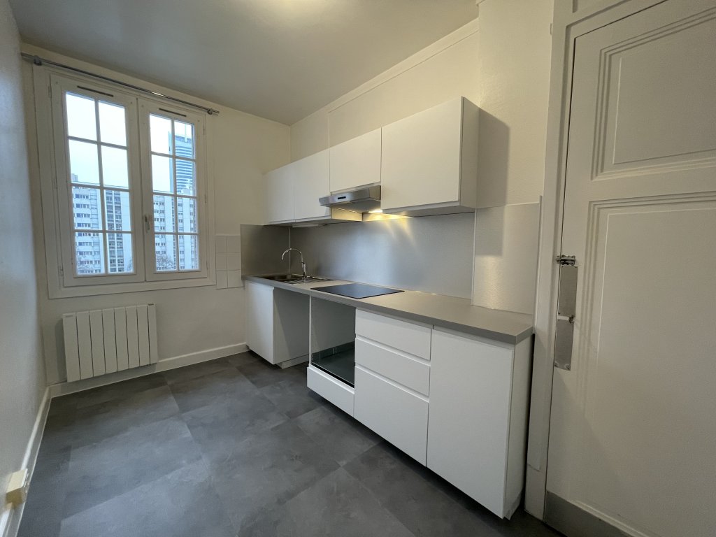 APPARTEMENT T2 A LOUER - LYON 6EME ARRONDISSEMENT - 44.69 m2 - 805 € charges comprises par mois