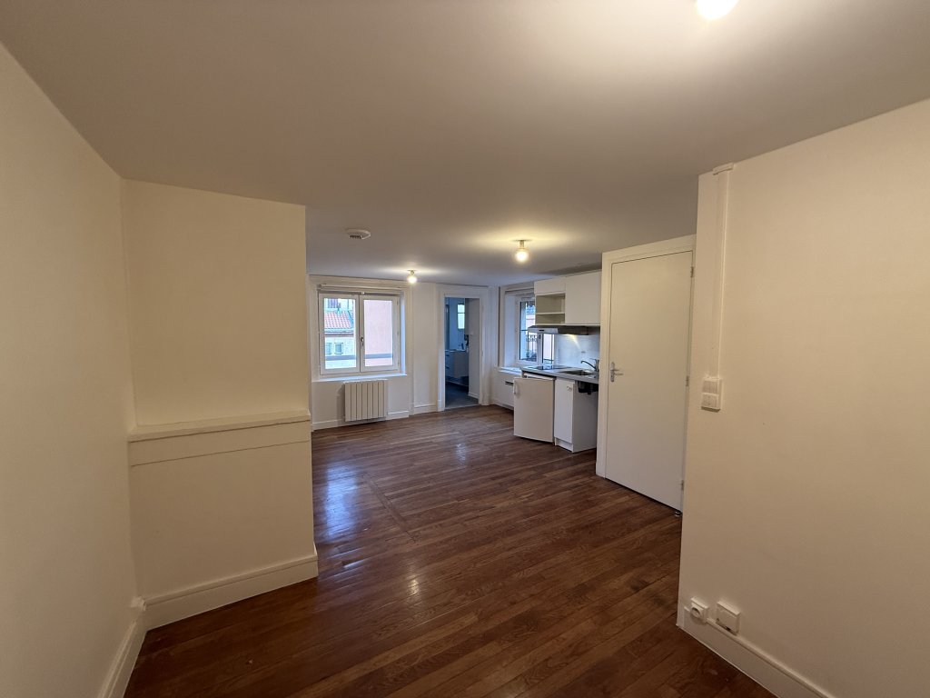 APPARTEMENT T1 A LOUER - LYON 1ER ARRONDISSEMENT - 27.28 m2 - 680€ charges comprises par mois