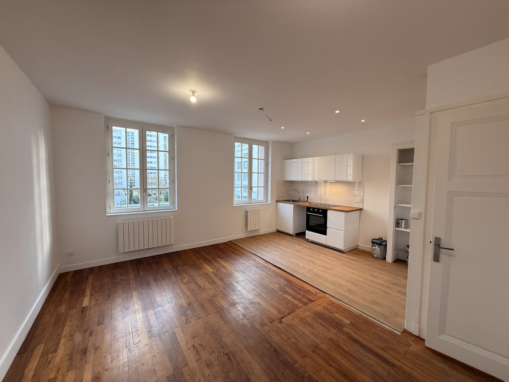 APPARTEMENT T2 A LOUER - LYON 6EME ARRONDISSEMENT - 44.91 m2 - 874€ charges comprises par mois