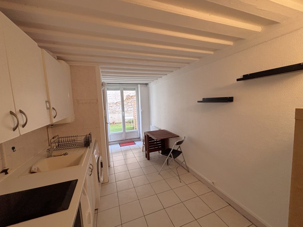 APPARTEMENT T2 A LOUER - LYON 3EME ARRONDISSEMENT - 26.15 m2 - 615 &euro; charges comprises par mois