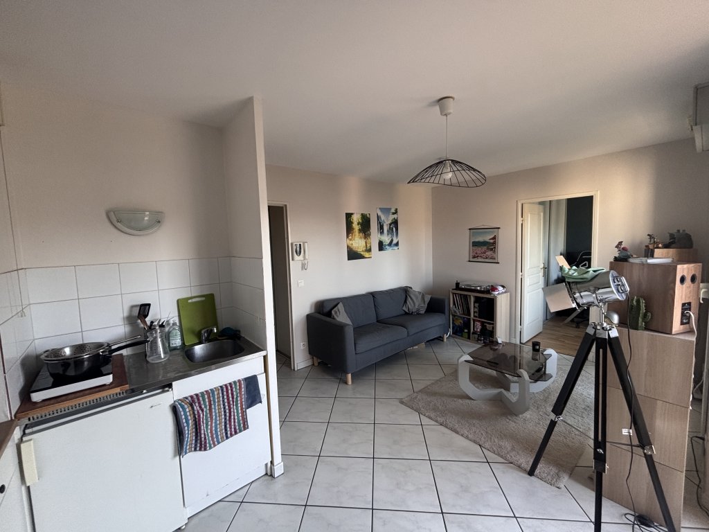 APPARTEMENT T2 A LOUER - LYON 7EME ARRONDISSEMENT - 35.74 m2 - 816 &euro; charges comprises par mois