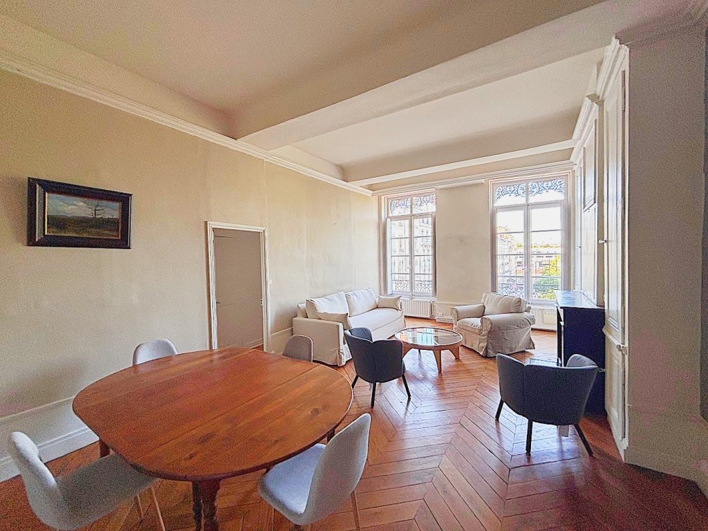 APPARTEMENT T5 A LOUER - LYON 2EME ARRONDISSEMENT - 126.76 m2 - 1 900 &euro; charges comprises par mois