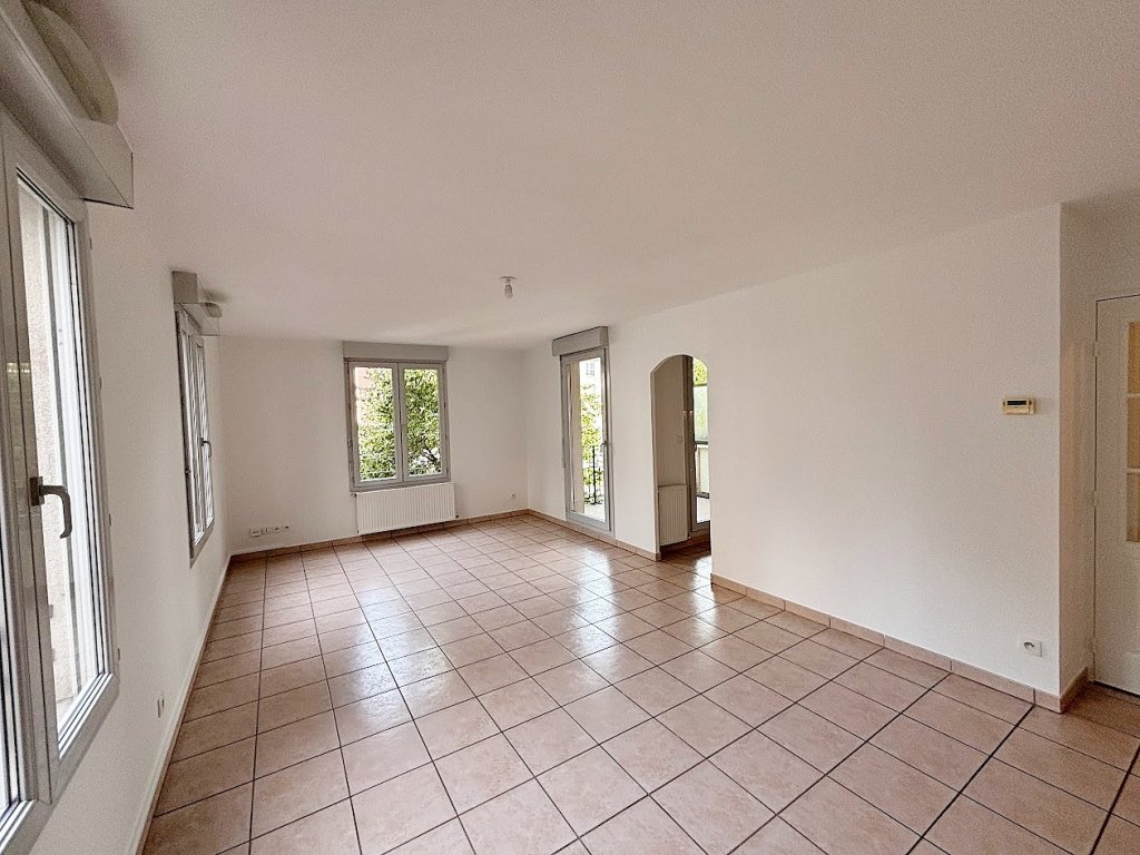 APPARTEMENT T3 A LOUER - LYON 4EME ARRONDISSEMENT - 67.31 m2 - 1 200 &euro; charges comprises par mois