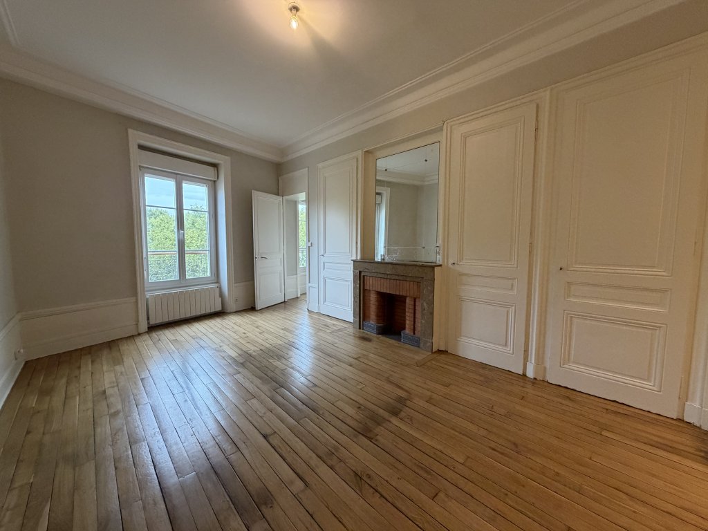 APPARTEMENT T3 A LOUER - LYON 3EME ARRONDISSEMENT - 57.3 m2 - 910 &euro; charges comprises par mois