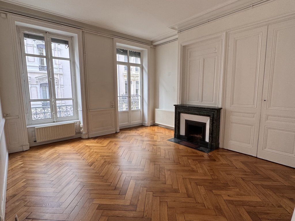 APPARTEMENT T3 A LOUER - LYON 6EME ARRONDISSEMENT - 99.45 m2 - 1 465 &euro; charges comprises par mois