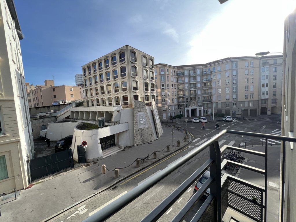 APPARTEMENT T3 A VENDRE - LYON 7EME ARRONDISSEMENT - 65,02 m2 - 319000 €