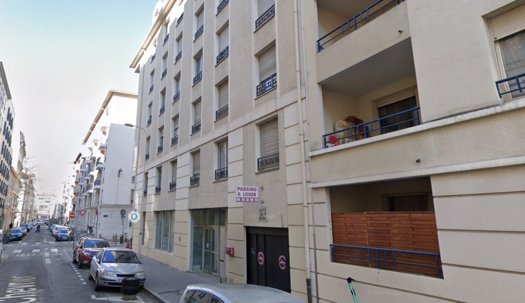 PARKING A LOUER - LYON 7EME ARRONDISSEMENT - 12 m2 - 71,67€ charges comprises par mois