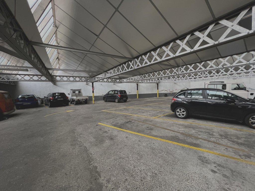 PARKING A LOUER - LYON 7EME ARRONDISSEMENT - 12 m2 - 75€ charges comprises par mois