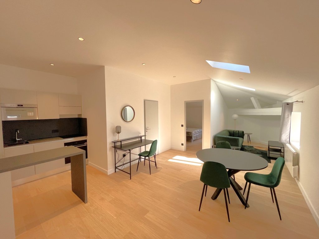 APPARTEMENT T2 A LOUER - LYON 2EME ARRONDISSEMENT - 47,72 m2 - 1574 € charges comprises par mois
