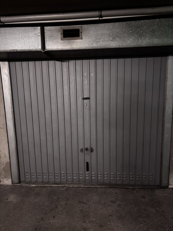 GARAGE A LOUER - LYON 6EME ARRONDISSEMENT - 1 m2 - 94 € charges comprises par mois