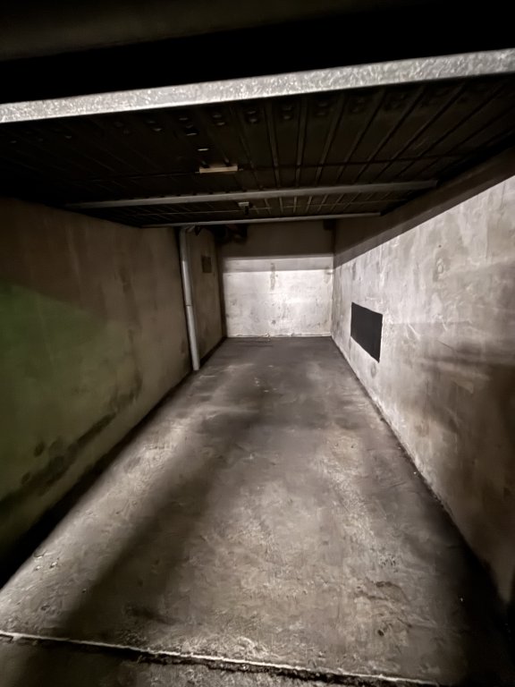 GARAGE A LOUER - LYON 6EME ARRONDISSEMENT - 1 m2 - 94 € charges comprises par mois