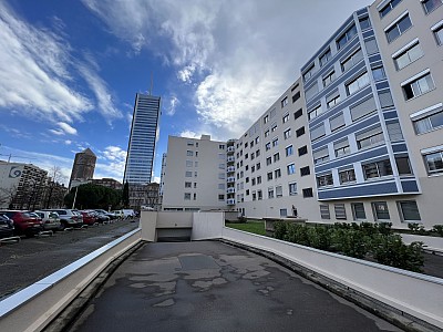 GARAGE A LOUER - LYON 6EME ARRONDISSEMENT - 12 m2 - 100 € charges comprises par mois