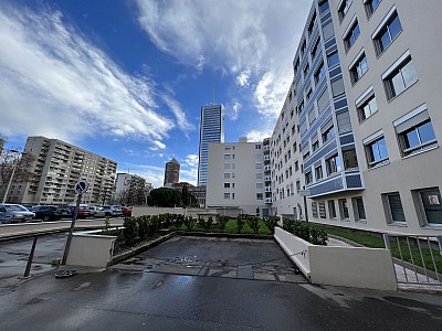 GARAGE A LOUER - LYON 6EME ARRONDISSEMENT - 12 m2 - 100 € charges comprises par mois