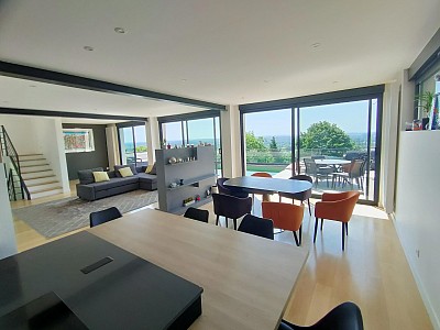 MAISON A LOUER - RILLIEUX LA PAPE - 218.86 m2 - 4662€ charges comprises par mois
