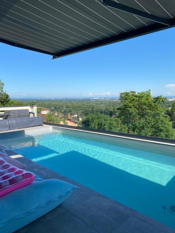 MAISON A LOUER - RILLIEUX LA PAPE - 218.86 m2 - 4 280 &euro; charges comprises par mois