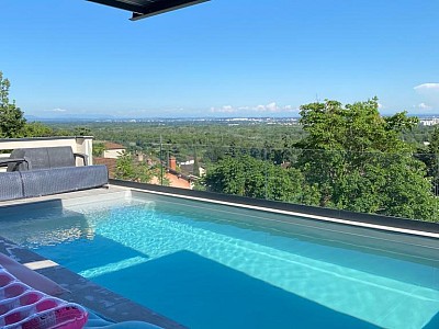 MAISON A LOUER - RILLIEUX LA PAPE - 218.86 m2 - 4 280 &euro; charges comprises par mois