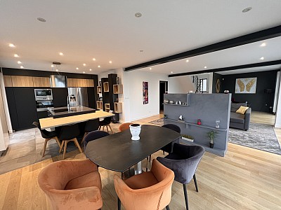 MAISON A LOUER - RILLIEUX LA PAPE - 218.86 m2 - 4 280 &euro; charges comprises par mois
