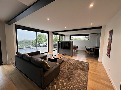 MAISON A LOUER - RILLIEUX LA PAPE - 218.86 m2 - 4 280 &euro; charges comprises par mois