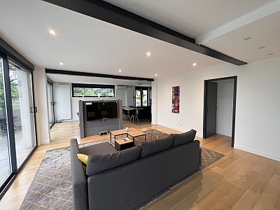 MAISON A LOUER - RILLIEUX LA PAPE - 218.86 m2 - 4 280 &euro; charges comprises par mois