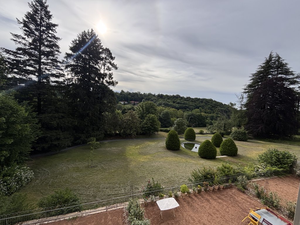 STUDIO A LOUER - CHARBONNIERES LES BAINS - 18.67 m2 - 690 &euro; charges comprises par mois