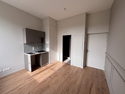 STUDIO A LOUER - CHARBONNIERES LES BAINS - 18.67 m2 - 690 &euro; charges comprises par mois