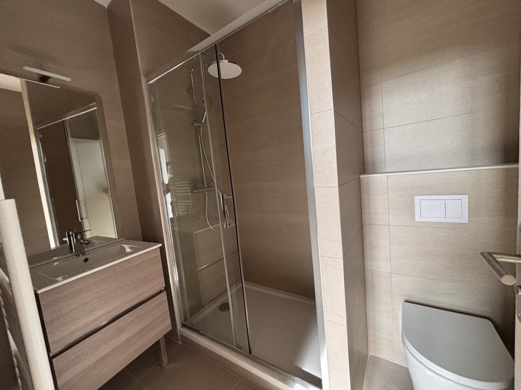STUDIO A LOUER - CHARBONNIERES LES BAINS - 18.67 m2 - 690 &euro; charges comprises par mois