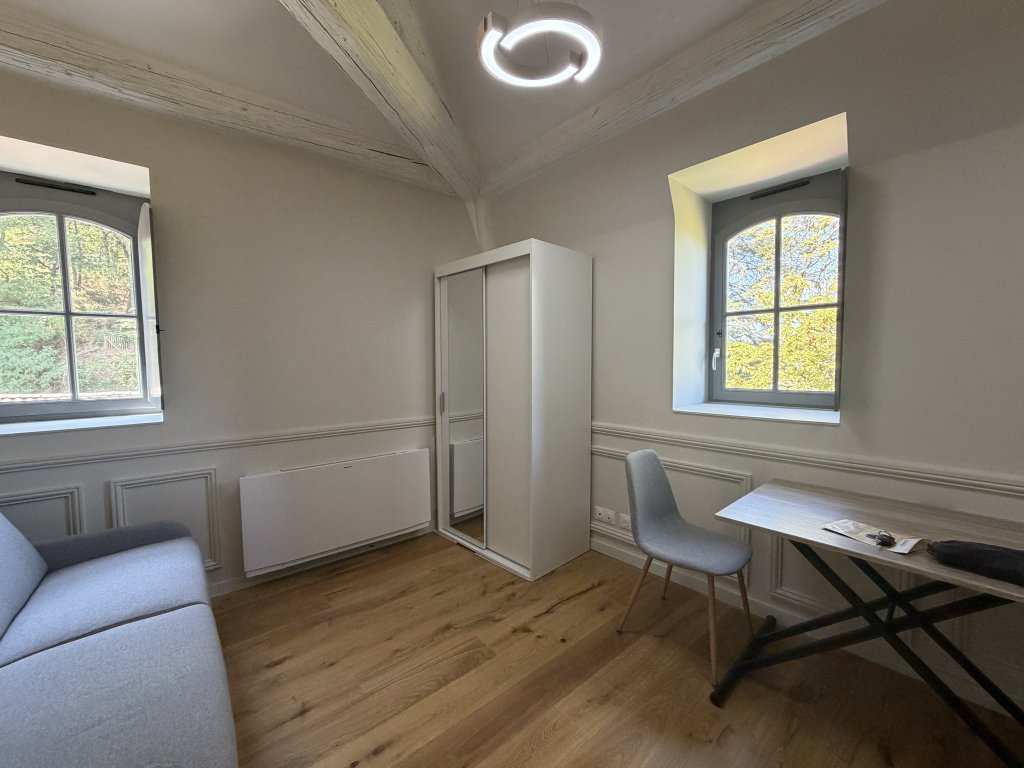 STUDIO A LOUER - CHARBONNIERES LES BAINS - 1 m2 - 650 &euro; charges comprises par mois