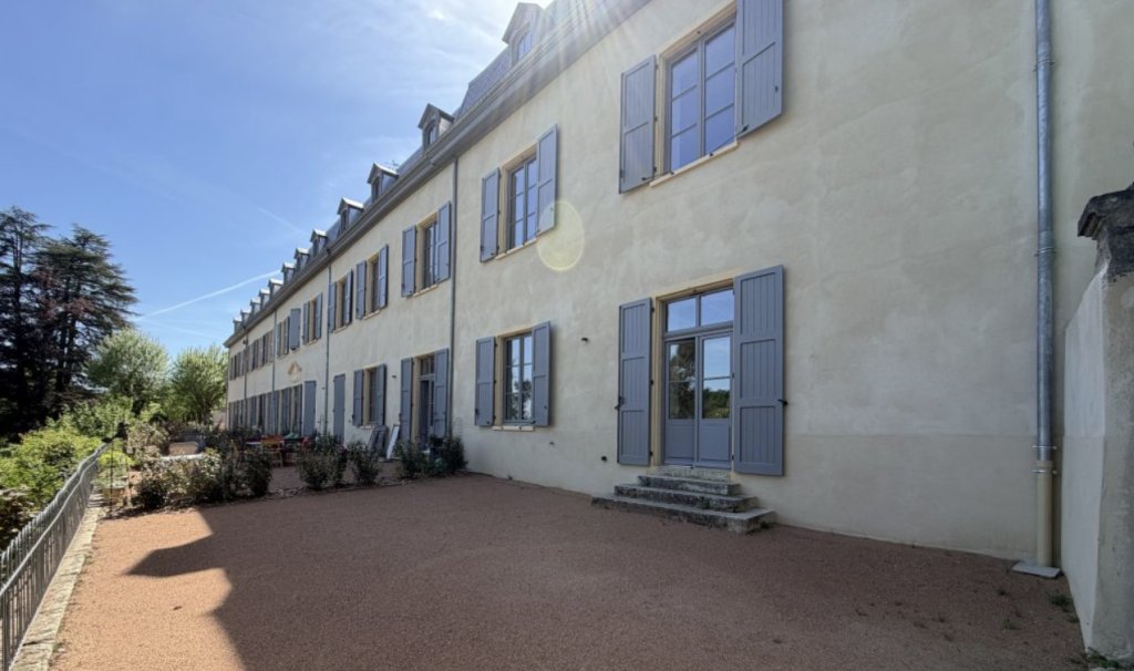 STUDIO A LOUER - CHARBONNIERES LES BAINS - 1 m2 - 650 &euro; charges comprises par mois