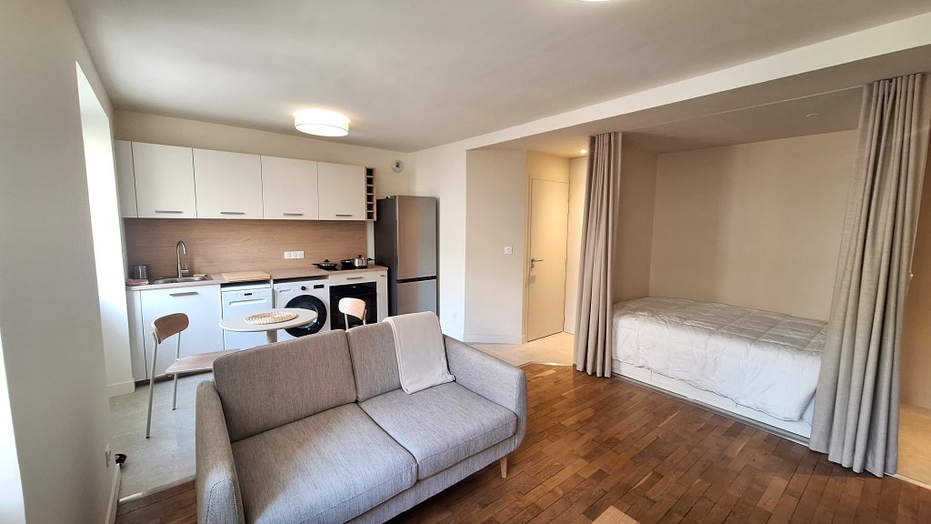 STUDIO A LOUER - LYON 7EME ARRONDISSEMENT - 30.41 m2 - 750�&euro; charges comprises par mois