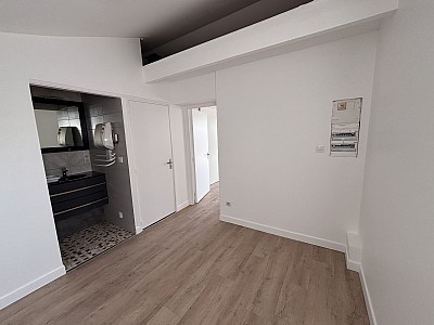 APPARTEMENT T1 A LOUER - CHASSIEU - 29.6 m2 - 630€ charges comprises par mois