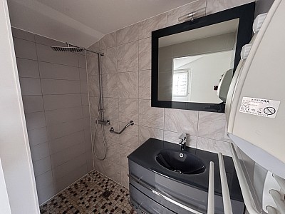 APPARTEMENT T1 A LOUER - CHASSIEU - 29.6 m2 - 630€ charges comprises par mois