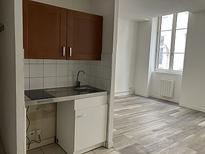 APPARTEMENT T1 A LOUER - LYON 1ER ARRONDISSEMENT - 32.56 m2 - 661 &euro; charges comprises par mois