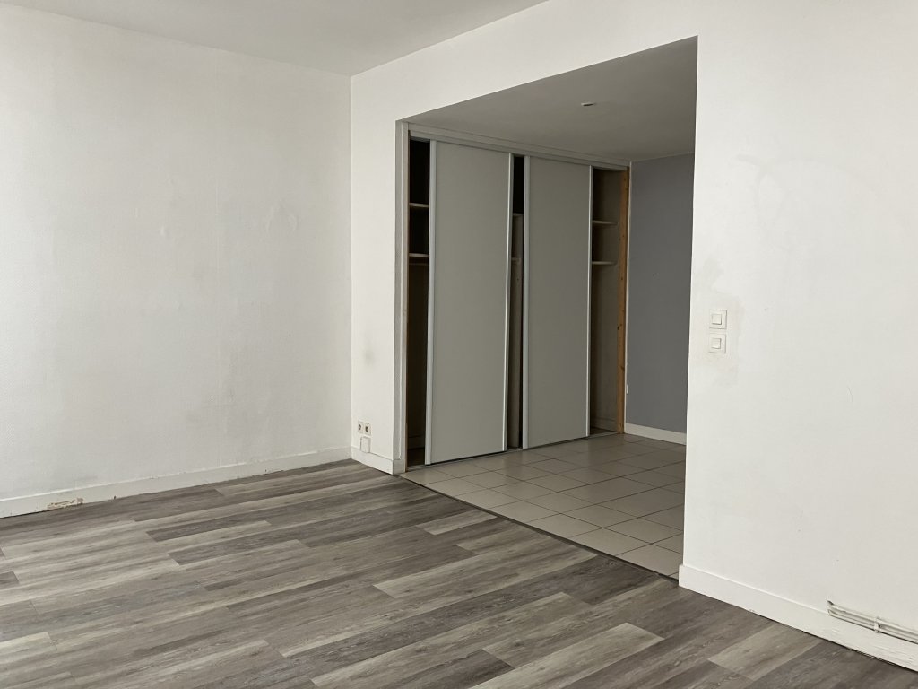 APPARTEMENT T1 A LOUER - LYON 1ER ARRONDISSEMENT - 32.56 m2 - 661 &euro; charges comprises par mois