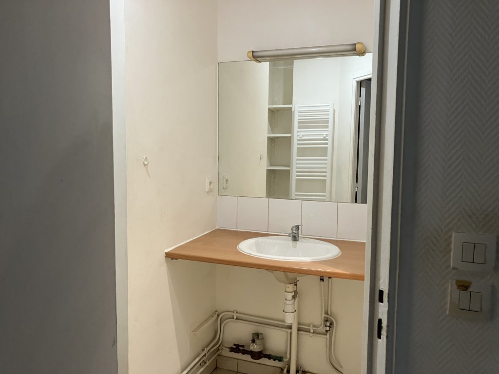 APPARTEMENT T1 A LOUER - LYON 1ER ARRONDISSEMENT - 32.56 m2 - 661 &euro; charges comprises par mois