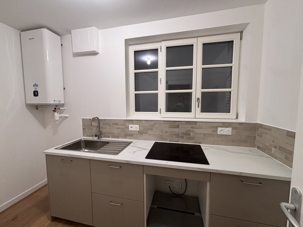 APPARTEMENT T1 A LOUER - LYON 7EME ARRONDISSEMENT - 24.93 m2 - 566�&euro; charges comprises par mois