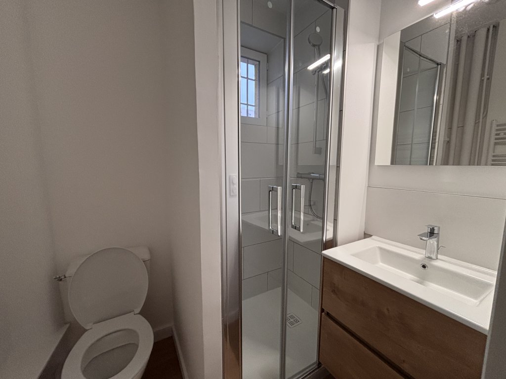 APPARTEMENT T1 A LOUER - LYON 7EME ARRONDISSEMENT - 24.93 m2 - 566�&euro; charges comprises par mois