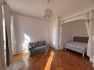 APPARTEMENT T1 A LOUER - LYON 7EME ARRONDISSEMENT - 45 m2 - 839 &euro; charges comprises par mois