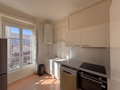 APPARTEMENT T1 A LOUER - LYON 7EME ARRONDISSEMENT - 45 m2 - 839 &euro; charges comprises par mois